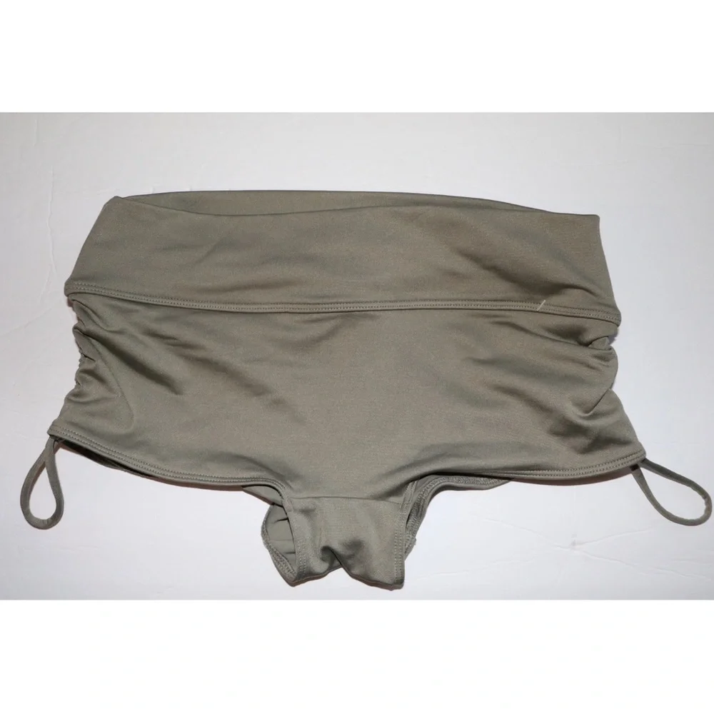 Victoria’s Secret Gym To Swim Shorts - Picture 5 of 9